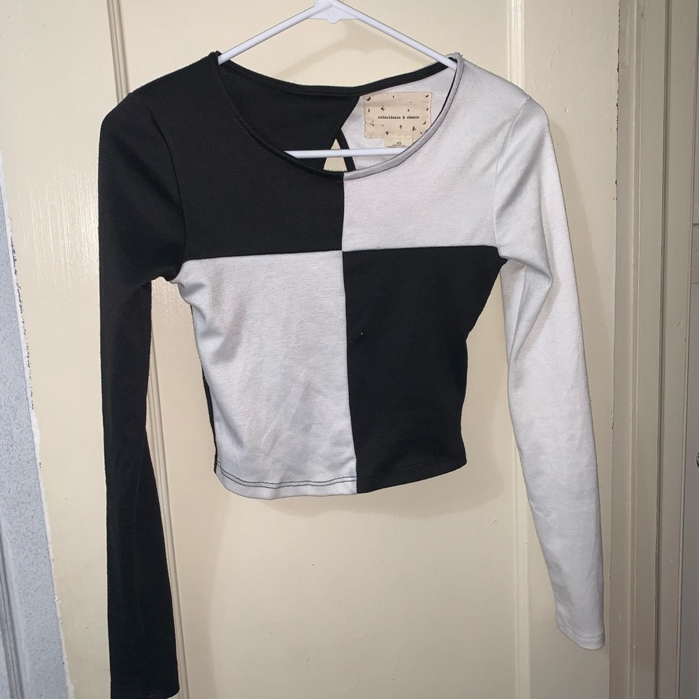 Long sleeved color block crop top
